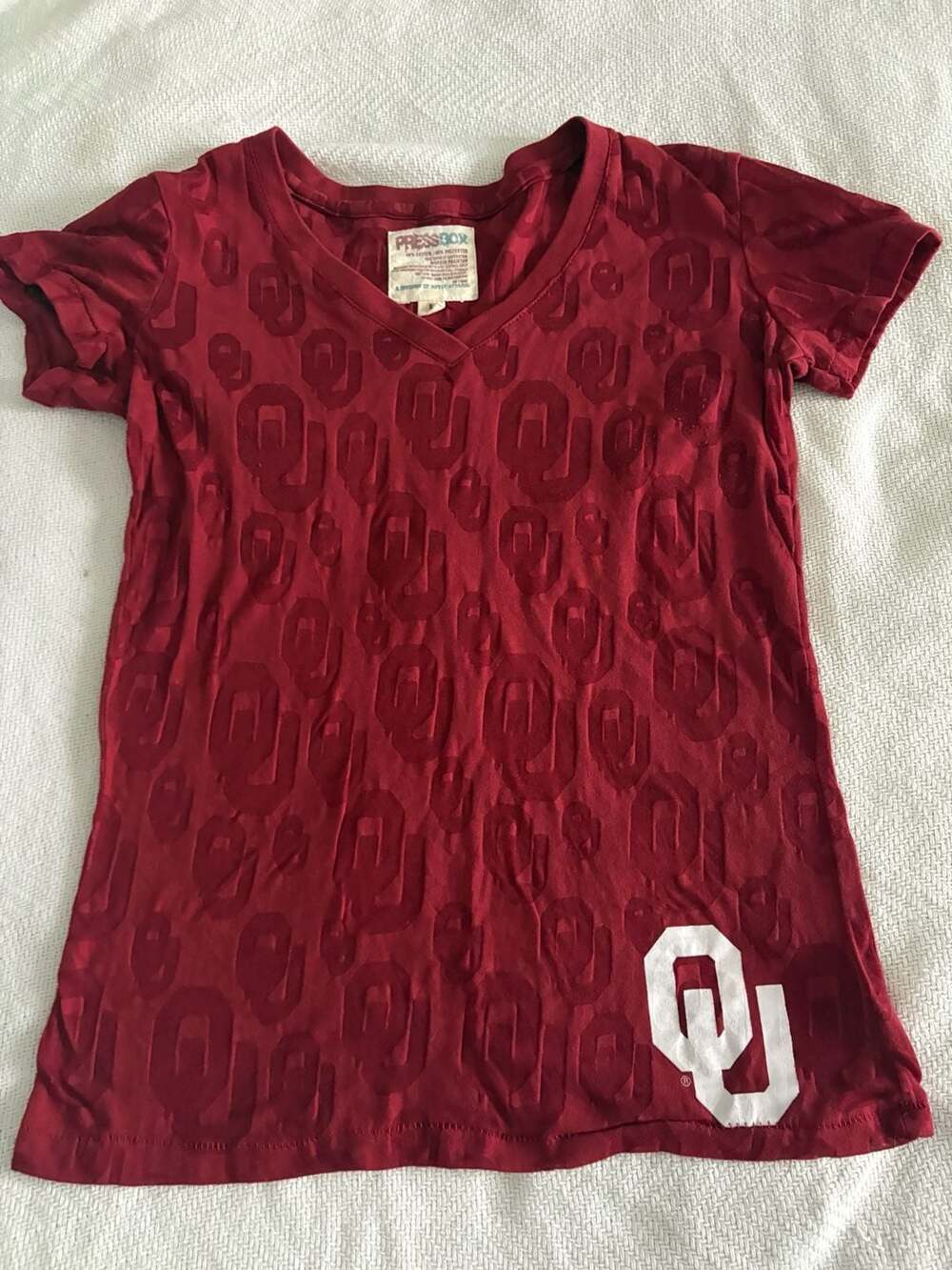 Pressbox Oklahoma Sooners Crimson V-Neck T-Shirt with All-Over OU Logo Embossing